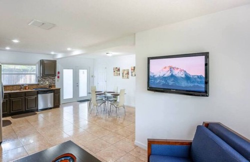Conway House | Cozy 2BR Retreat Laptop Ready & Pets OK