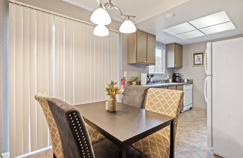 Citrus Heights Apartment | Cozy 2BR Retreat in Citrus Heights w/Parking