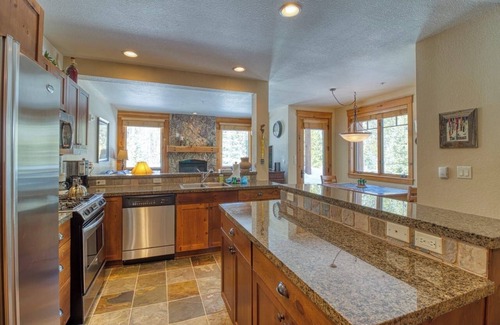 Keystone House | Cozy 2BR Settler's in East Keystone by shuttle route w/pool, hot tub & rec room