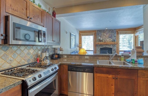 Keystone House | Cozy 2BR Settler's in East Keystone by shuttle route w/pool, hot tub & rec room