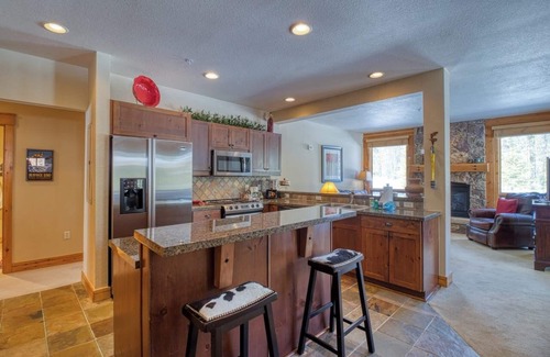 Keystone House | Cozy 2BR Settler's in East Keystone by shuttle route w/pool, hot tub & rec room