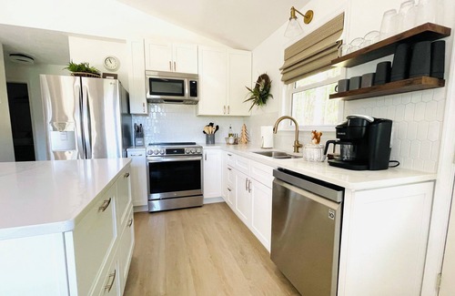 Franklin House | Cozy, 3 Bed, 2.5 Bath, WV mountain escape w/hot tub, fireplace, mountain view