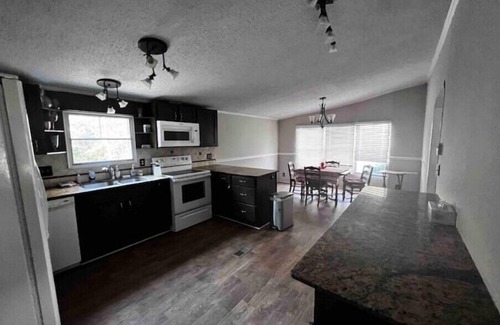 Bowling Green House | Cozy 3 Bed/2 Bath House in Lake Wylie areann