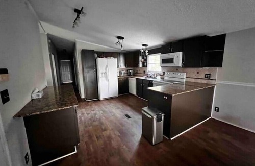 Bowling Green House | Cozy 3 Bed/2 Bath House in Lake Wylie areann