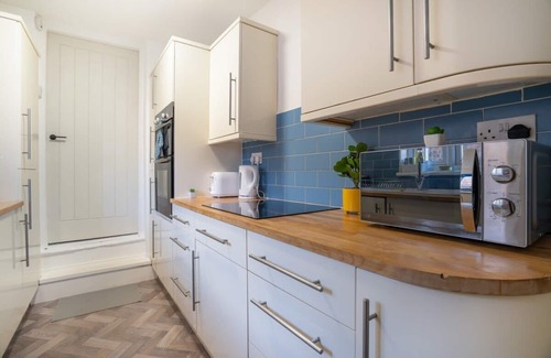 Gateshead Apartment | Cozy 3 Bed Apartment - Parking
