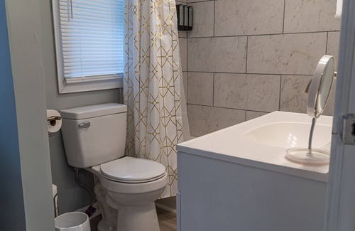 Maiden House | Cozy 3 Bed House w/Free Parking, Netflix & more.