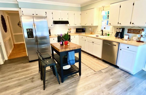 Northwest Raleigh House | Cozy 3 Bedroom 2.5 Bath on Private 1 Acre Wooded Lot