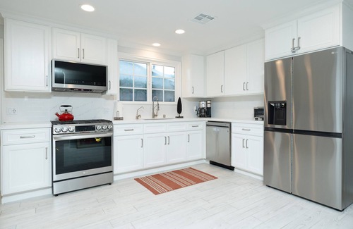 Los Angeles County House | Cozy 3 Bedroom 2 Bathroom One level Home in West Hills