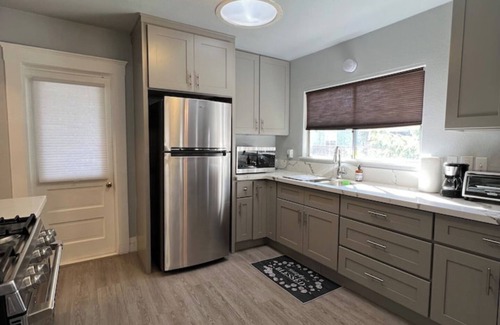 Mid Central House | Cozy 3-Bedroom Bungalow Near Old Town Pasadena