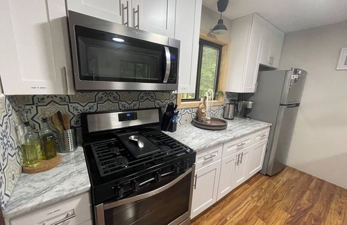 Thornhurst Cabin | Cozy 3-bedroom cabin in enchanting Pocono Lake with AC, WiFi
