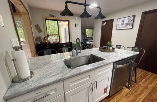 Thornhurst Cabin | Cozy 3-bedroom cabin in enchanting Pocono Lake with AC, WiFi
