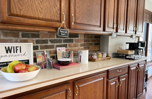 Blacklick Cabin | Cozy 3-bedroom cabin in lovely New Albany with WiFi, AC
