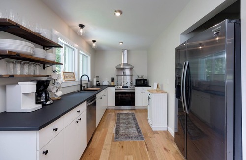 Dickson Cottage | Cozy 3-Bedroom Cottage, Near the Lake