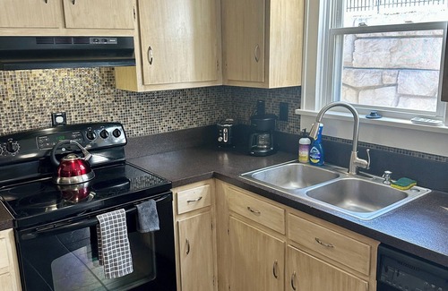 Radford House | Cozy 3-bedroom cottage right off campus with stunning view of Radford University