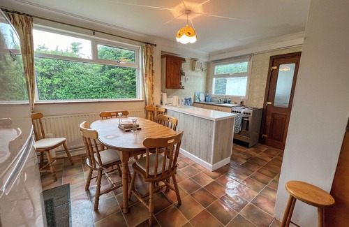 Sligo House | Cozy 3 Bedroom Cottage with Scenic Ocean and Mountain Views
