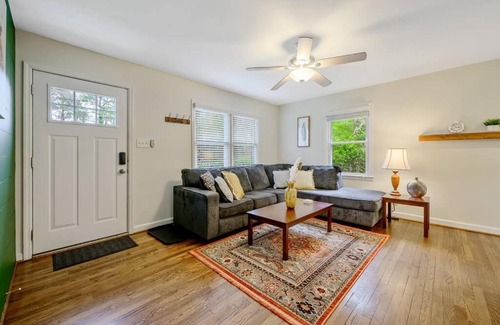 East Raleigh House | Cozy 3 Bedroom Cottage with Huge Fenced-In Yard