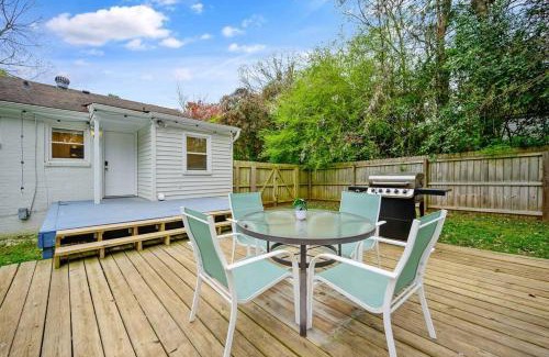 East Raleigh House | Cozy 3 Bedroom Cottage with Huge Fenced-In Yard