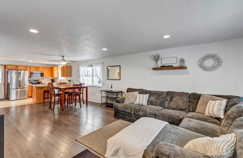 Albany House | Cozy 3 Bedroom Family Home w/Fenced Yard & Patio!