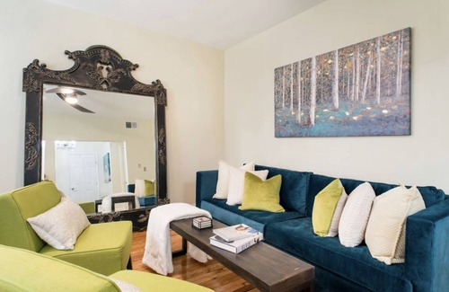 West Codman Hill - West Lower Mills House | Cozy 3 bedroom - Free Parking, close to buses.