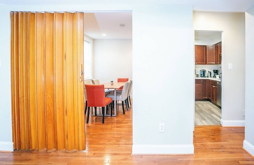 Nauck Apartment | Cozy 3 Bedroom/Great Location