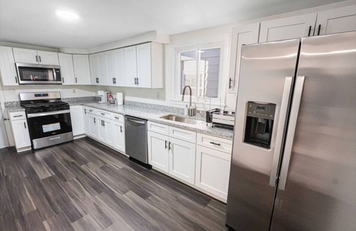 Homestead House | Cozy 3-bedroom house near Pittsburgh Waterfront Area