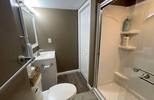 Oakmont House | Cozy 3-bedroom house Quiet street Free parking