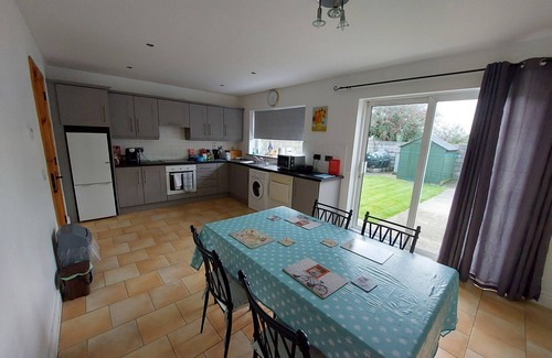 Annacotty House | Cozy 3 bedroom in Bruff, 20 minutes from Limerick city .