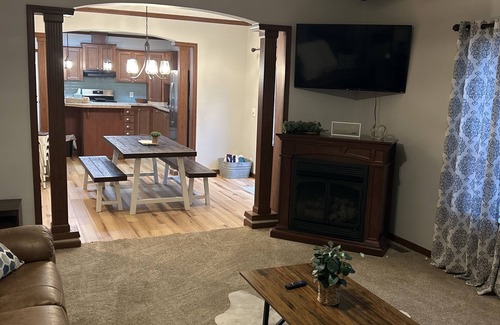 Murray House | Cozy 3 bedroom lake cottage
