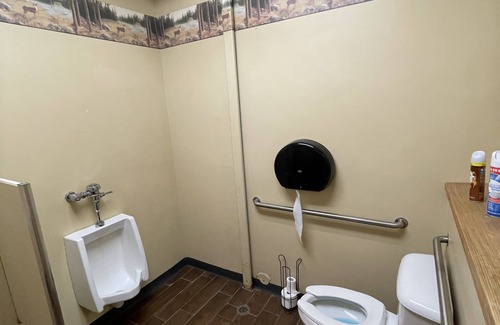 Streeter Cabin | Cozy 3-bedroom lodge in quaint Streeter with WiFi, AC. Excellent for big groups!