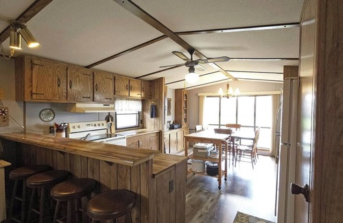 Harpers Ferry House | Cozy, 3-bedroom mobile home with WiFi, AC, garage, & bar area in Harpers Ferry!