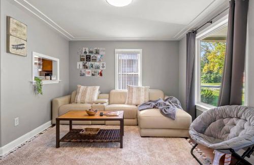 Dearborn Heights House | Cozy 3 Bedroom Near Airport And Downtown Detroit