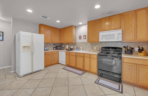 McKinney House | Cozy 3-Bedroom Retreat with BBQ & Games