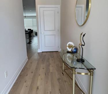 London House | Cozy 3 Bedroom Townhome Hyde Park Mall & Western University