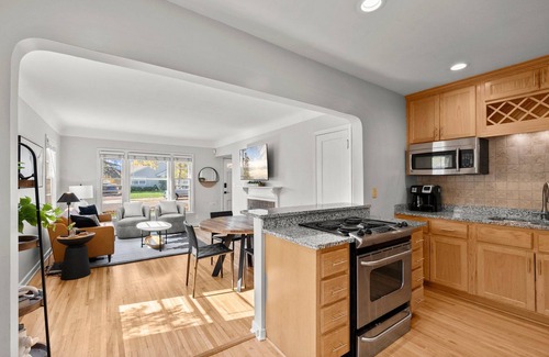 Wolfe Park House | Cozy 3 Bedroom. Family & Pet Friendly.