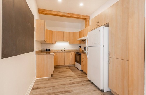 Pointe-Saint-Charles Apartment | Cozy 3 bedrooms app near Metro