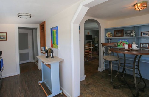 Lovettsville Cottage | Cozy 3 BR Getaway Cottage at WeatherLea Farm & Vineyard