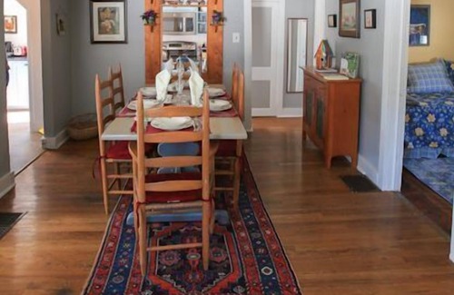 Lovettsville Cottage | Cozy 3 BR Getaway Cottage at WeatherLea Farm & Vineyard