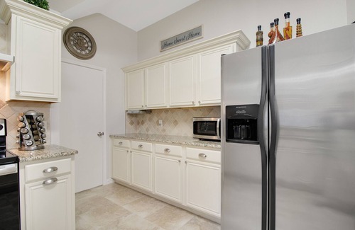 Grand Prairie House | Cozy 3 BR/Home Office/Backyard Gateway/Perfect for Longer Stays
