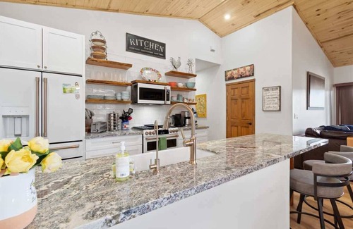 Torreon House | Cozy 3-BR Home | Pool Table | Grill | Fire Pit