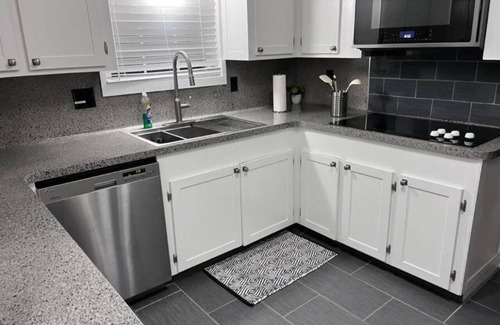 Westbury Apartment | Cozy 3-GameDen Escape HSWifi Aprox 10Min to NRG