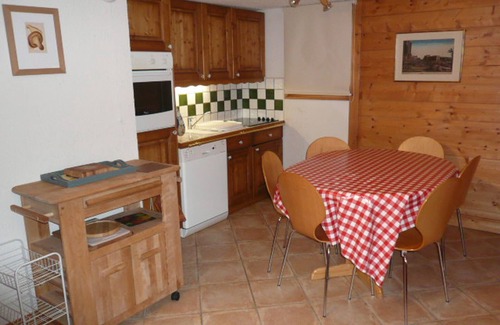 Meribel Village Apartment | Cozy 3-Room Apartment for 6 in Méribel Village, Close to Slopes & Shops