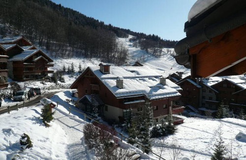 Meribel Village Apartment | Cozy 3-Room Apartment for 6 in Méribel Village, Close to Slopes & Shops