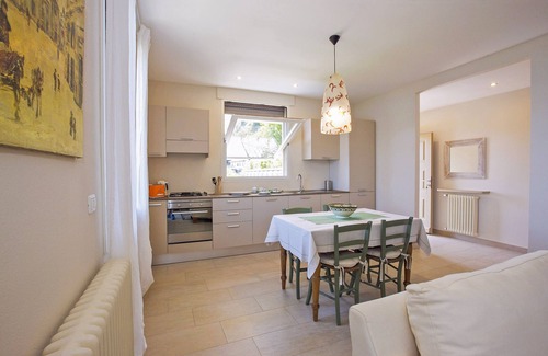 Gonte Apartment | Cozy 3-room apartment with beautiful garden and fantastic view of the lake