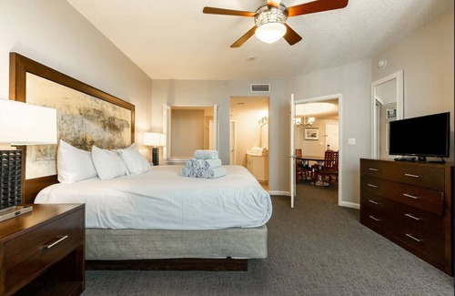 Smith's Memento Resort | Cozy 3BD/2Bath Daytona Suite - Pools, Lazy River, Bar, Slides