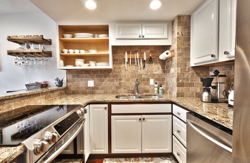 Park Meadows House | Cozy 3BR/2.5BA Racquet Club condo in town, on bus route close to all!