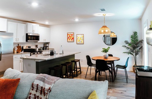 Tuscaloosa House | Cozy 3BR Getaway- Mins to UA, King Bed