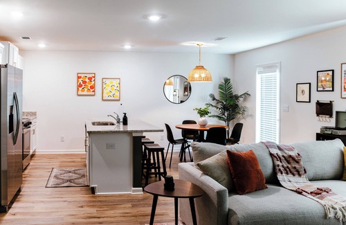 Tuscaloosa House | Cozy 3BR Getaway- Mins to UA, King Bed