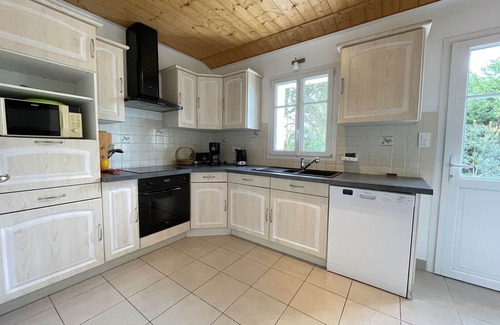 Noirmoutier-en-l'Ile House | Cozy 3BR House 900m from Plage des Dames, BBQ, Terrace, Parking, Pets Allowed
