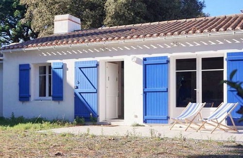 Noirmoutier-en-l'Ile House | Cozy 3BR House 900m from Plage des Dames, BBQ, Terrace, Parking, Pets Allowed