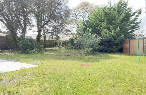 Noirmoutier-en-l'Ile House | Cozy 3BR House 900m from Plage des Dames, BBQ, Terrace, Parking, Pets Allowed